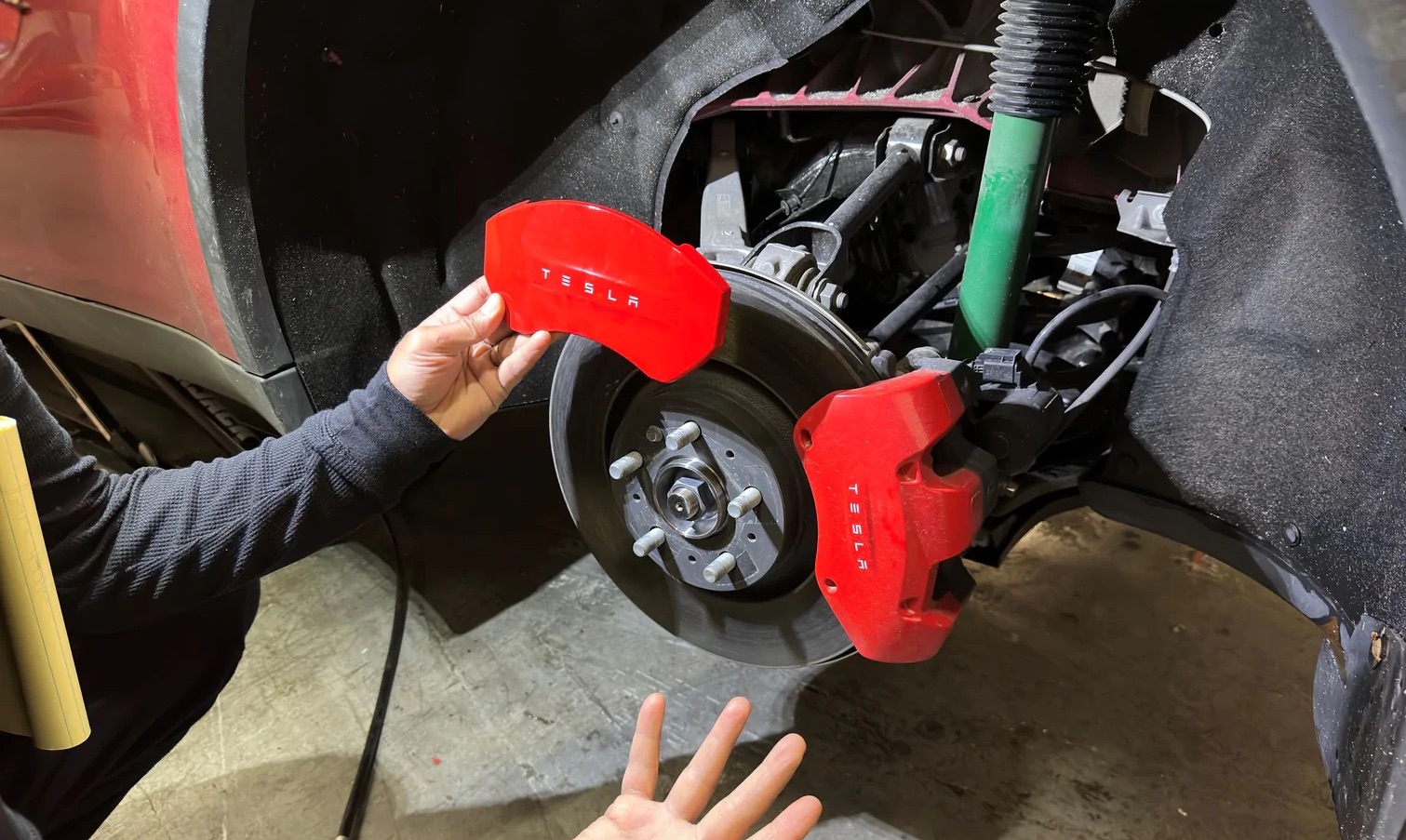 Tesla ดาวน์เกรดเบรกใน Tesla Model Y รุ่น Performance พร้อมเพิ่มที่ครอบ