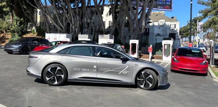 Lucid-Air-at-Tesla-Supercharger-Large-2-728x359.jpg