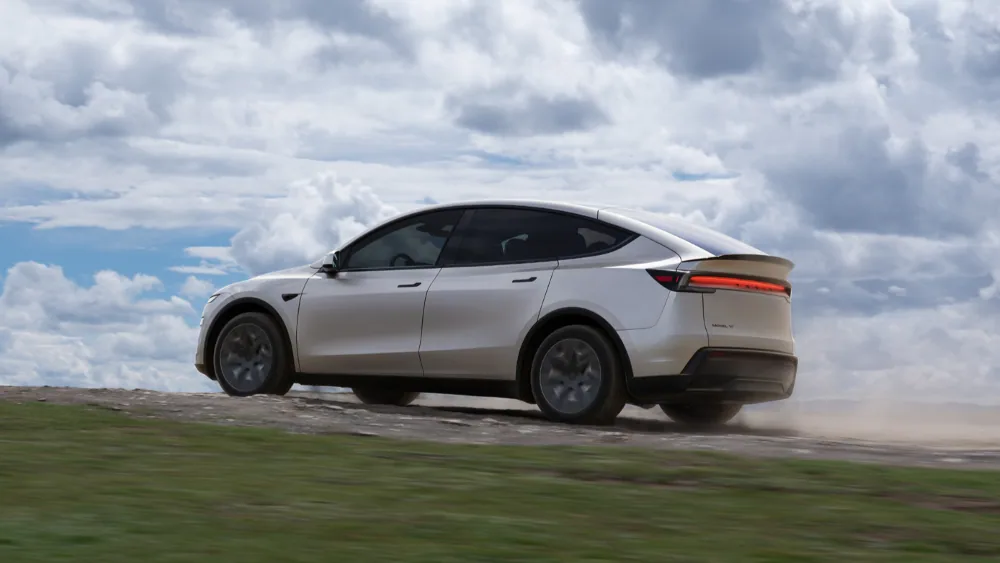 Tesla เปิดจอง Roadster บินได้ครั้งแรกในไทย พร้อมอัปเกรด Model 3 จอใหญ่ 16 นิ้ว และเคาะราคา Model Y L เริ่มต้น 1,999,000 บาท