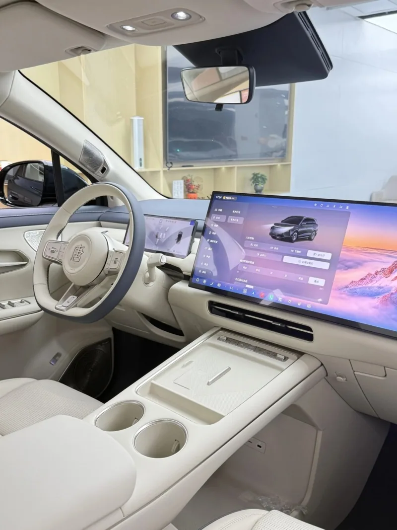 ห้องโดยสาร BYD Tang EV เจเนอเรชันที่ 3