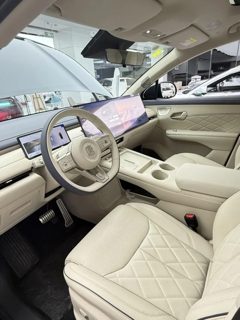 ห้องโดยสารตอนหน้า BYD Tang EV เจเนอเรชันที่ 3