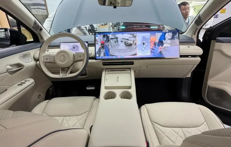 คอนโซลหน้าและหน้าจอกลาง BYD Tang EV เจเนอเรชันที่ 3