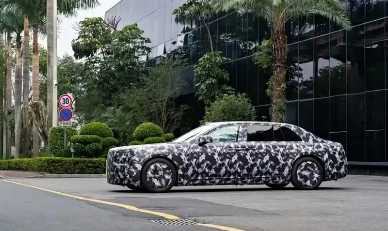 ด้านข้างตัวถังขนาดยาวของ BYD Yangwang รหัส HU