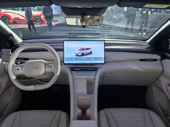 แผงแดชบอร์ดและห้องโดยสารด้านหน้า BYD Seagull
