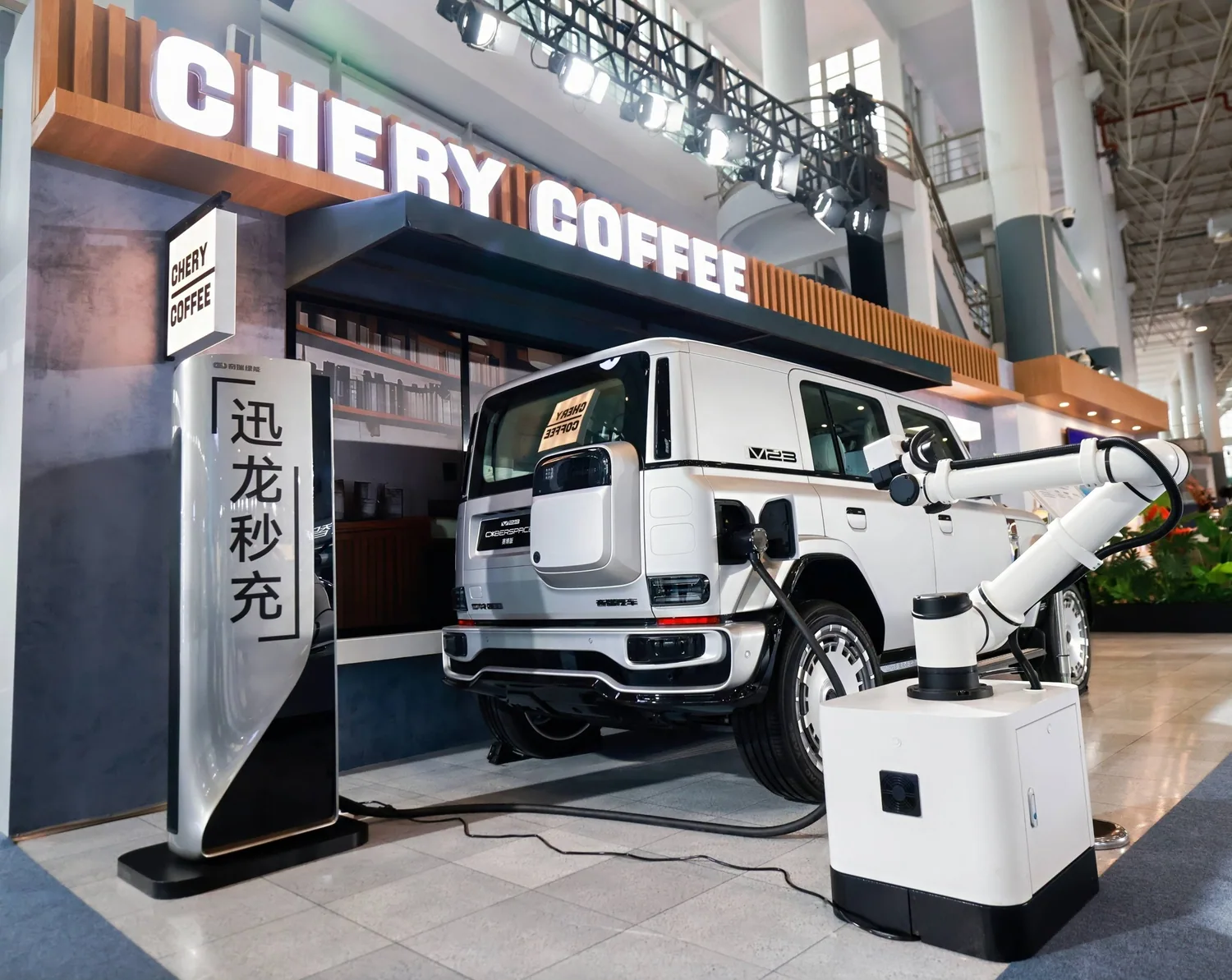 ตู้ชาร์จ Chery Volt-dragon พร้อมแขนกลอัตโนมัติ