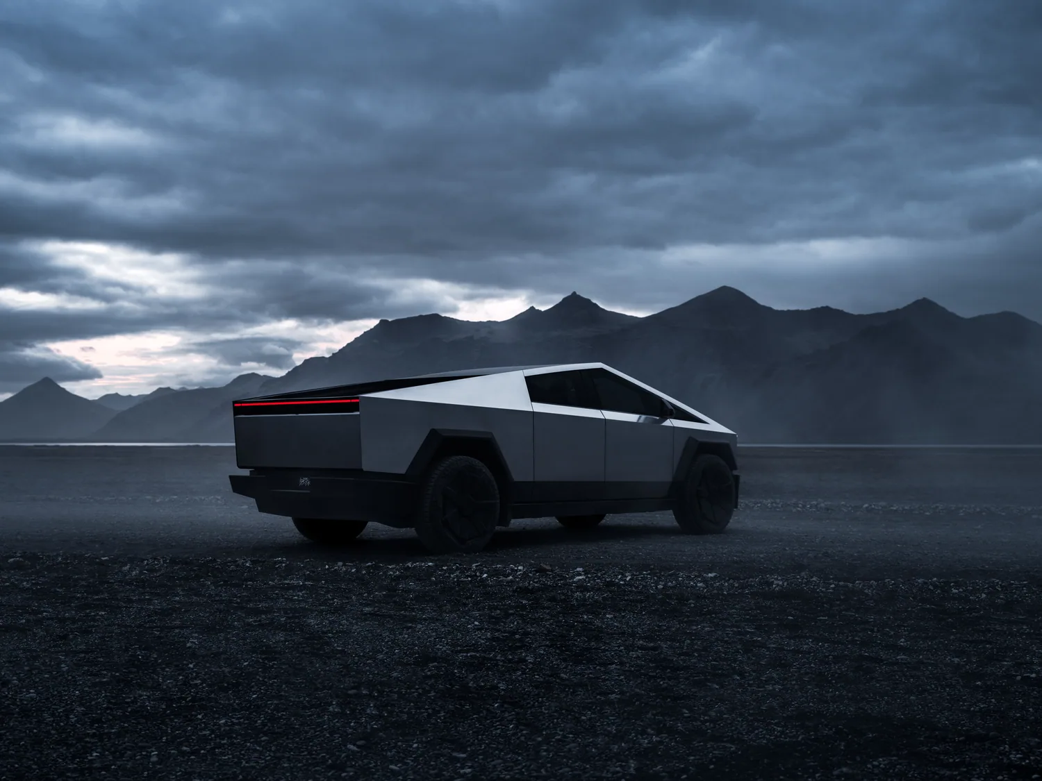ด้านท้ายตัวรถ Tesla Cybertruck ท่ามกลางทิวทัศน์ภูเขา