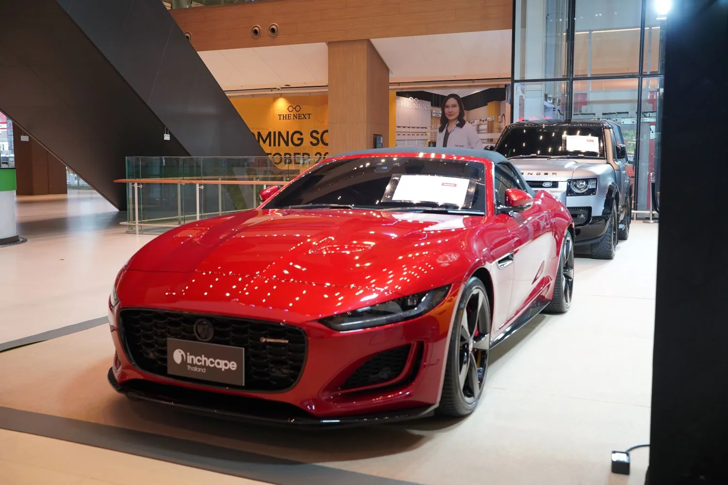 Jaguar F-TYPE Convertible สีแดง