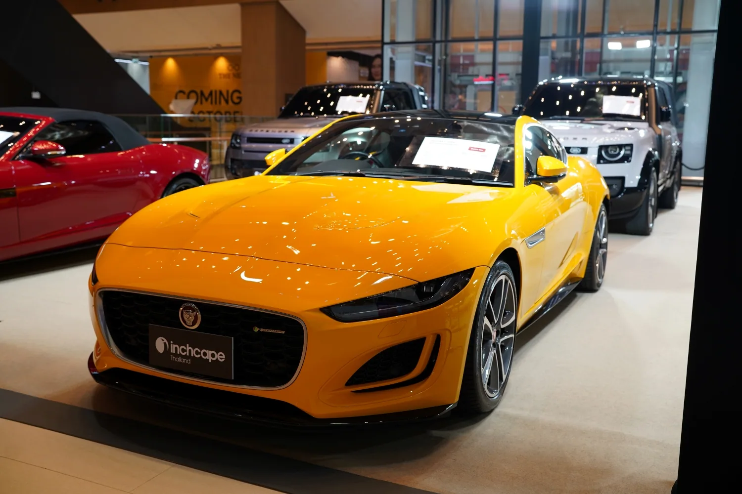 Jaguar F-TYPE Coupé สีเหลือง