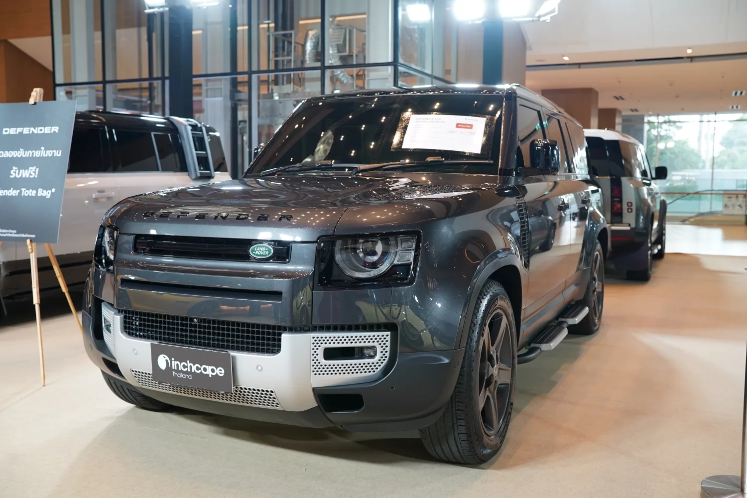 Land Rover Defender 110 สีเทาเข้ม