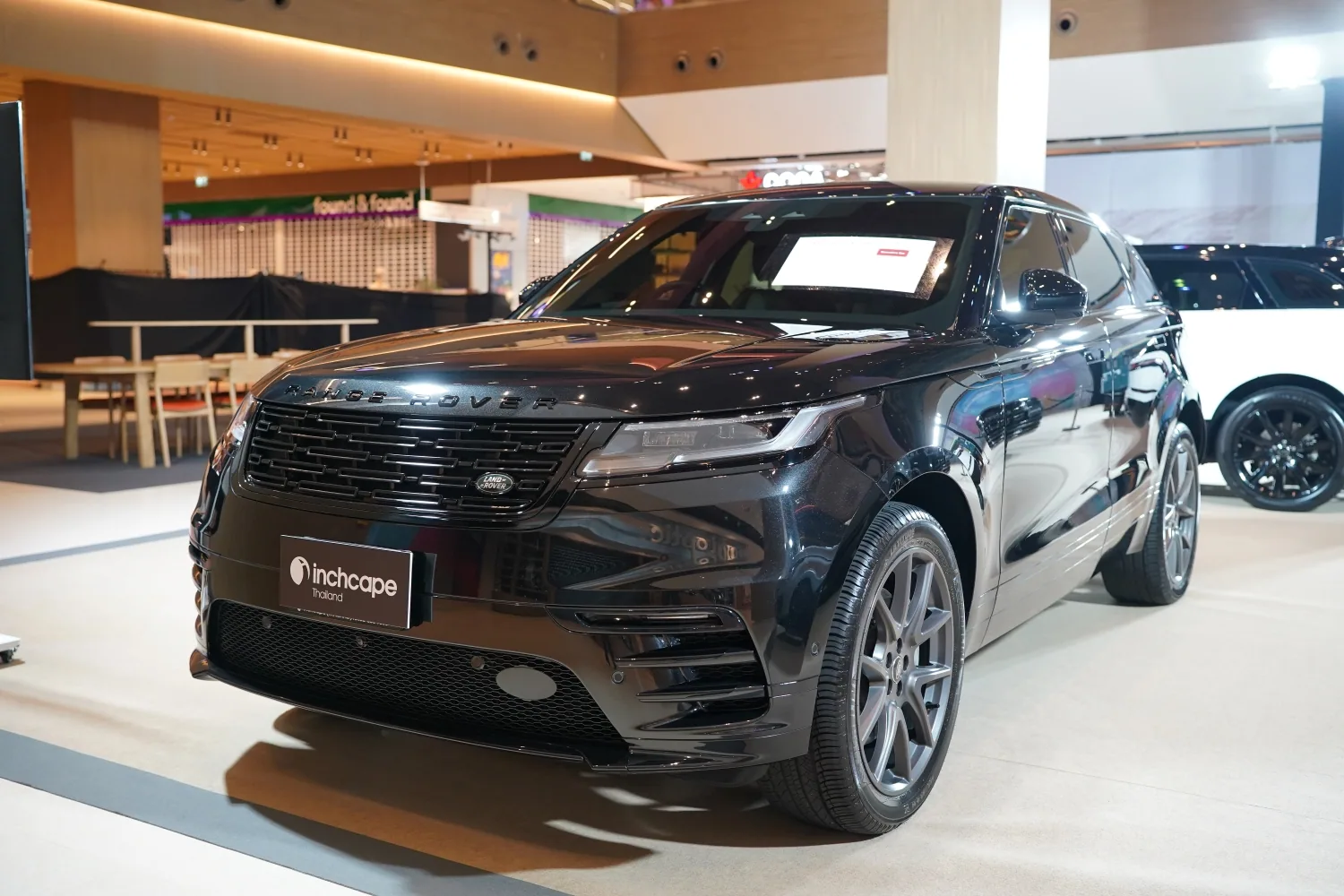 Range Rover Velar สีดำ