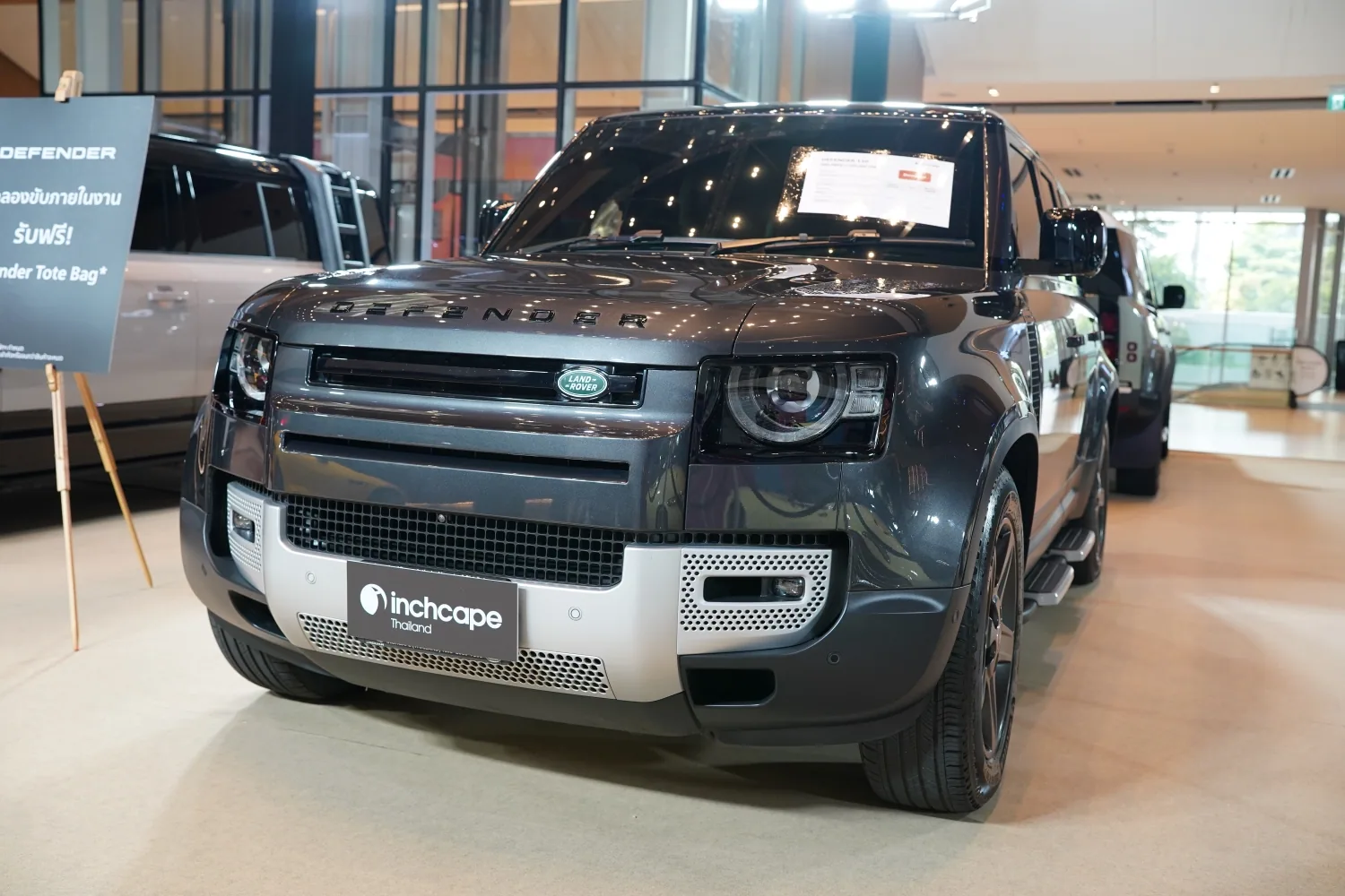Land Rover Defender สีเทา