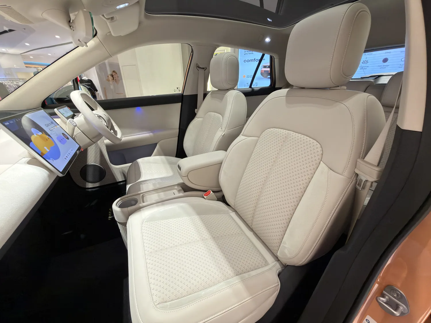 เบาะนั่งและห้องโดยสาร Firefly Comfort Plus