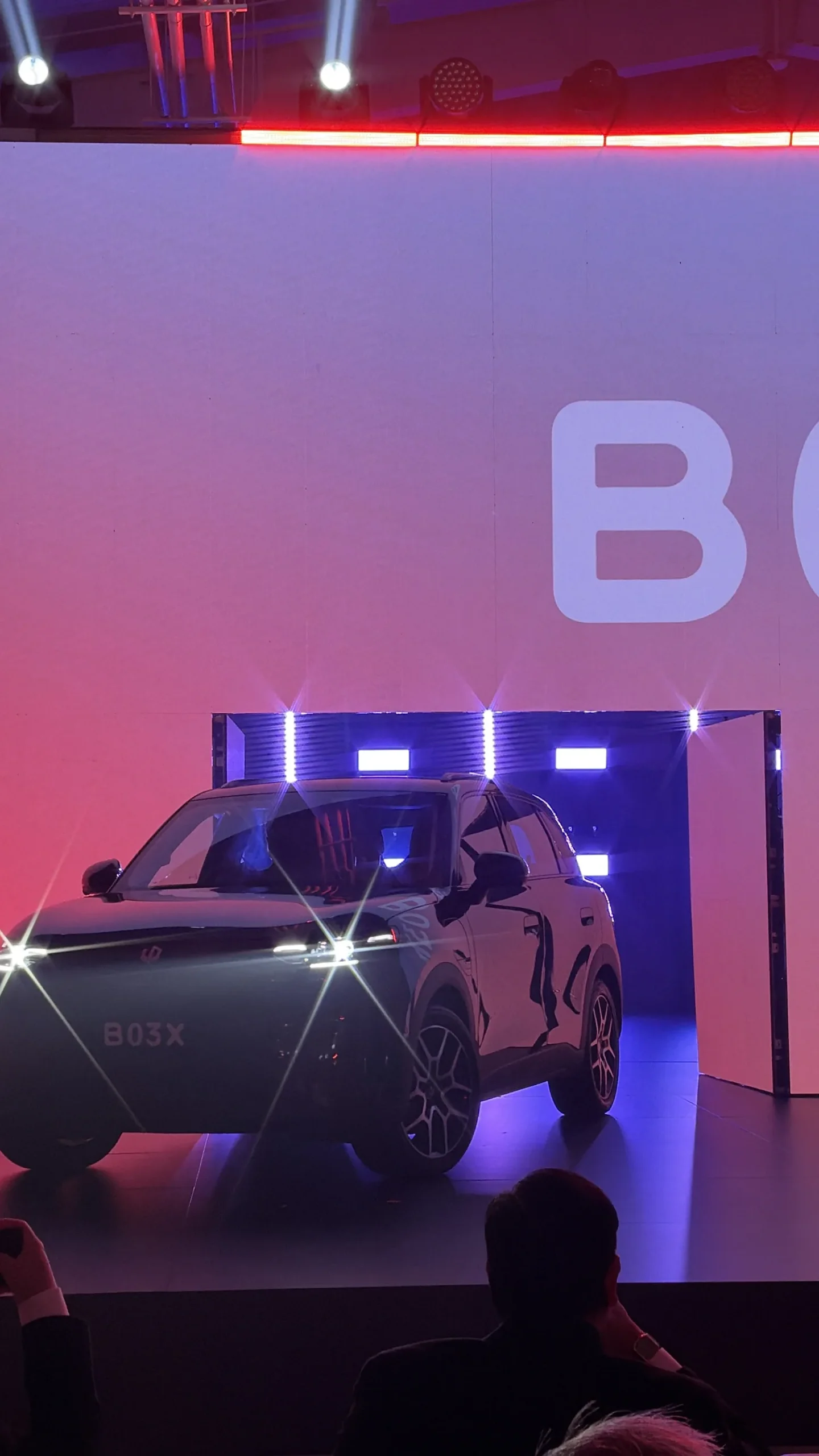 Leapmotor B03X สีขาวบนเวทีเปิดตัวในไทย