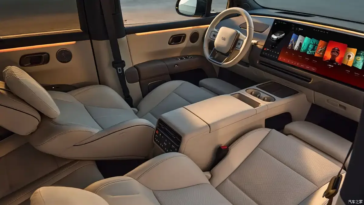 ห้องโดยสารด้านหน้าของ Li Auto i6
