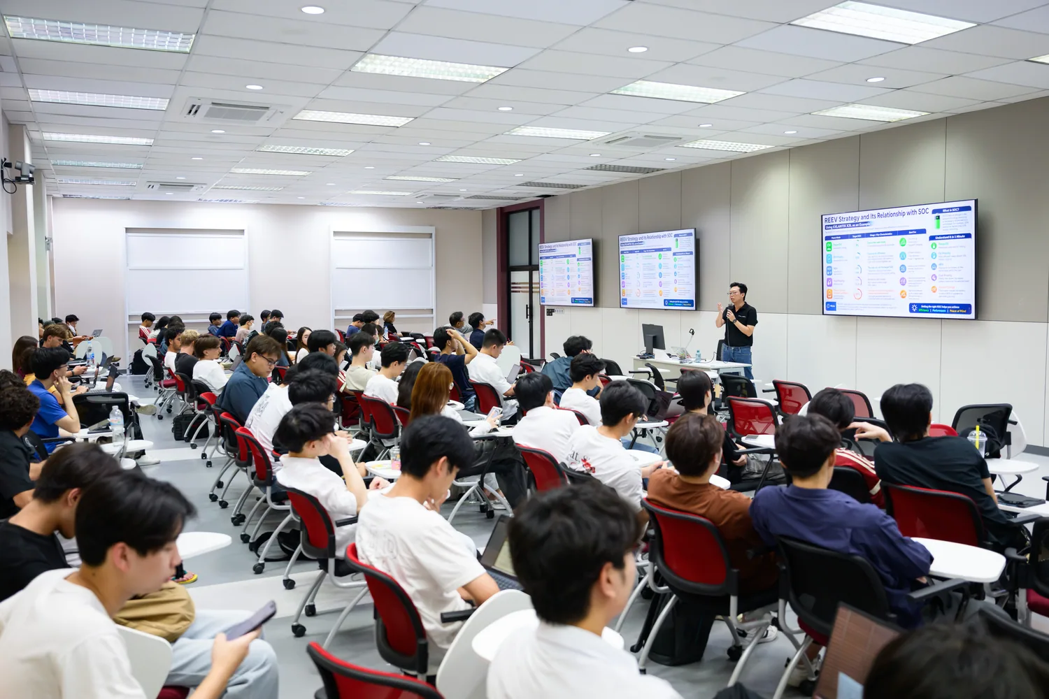 OMODA & JAECOO เดินหน้า Future Talent Academy ดึง JAECOO 6T REEV ถ่ายทอดความรู้ 3 มหาวิทยาลัยชั้นนำ!