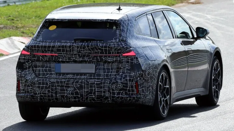 มุมมองด้านท้ายตรงของ BMW i3 Touring Neue Klasse