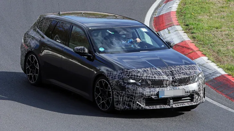 BMW i3 Touring Neue Klasse พรางตัววิ่งทดสอบในสนาม Nürburgring