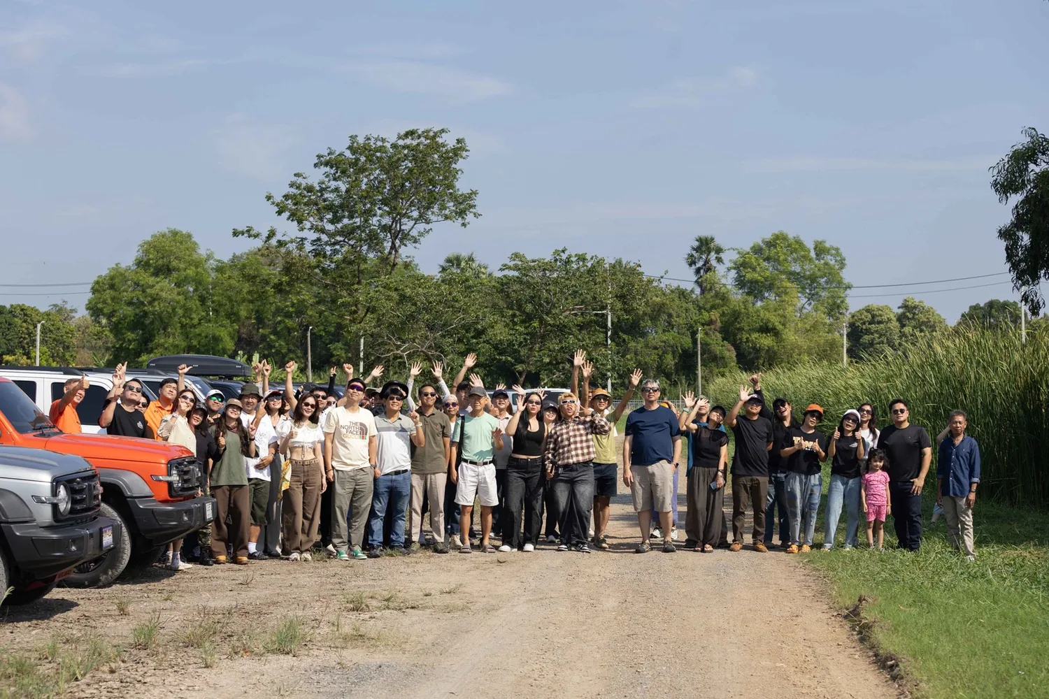 ผู้เข้าร่วมงาน TANK Off-Road Academy ถ่ายรูปรวม