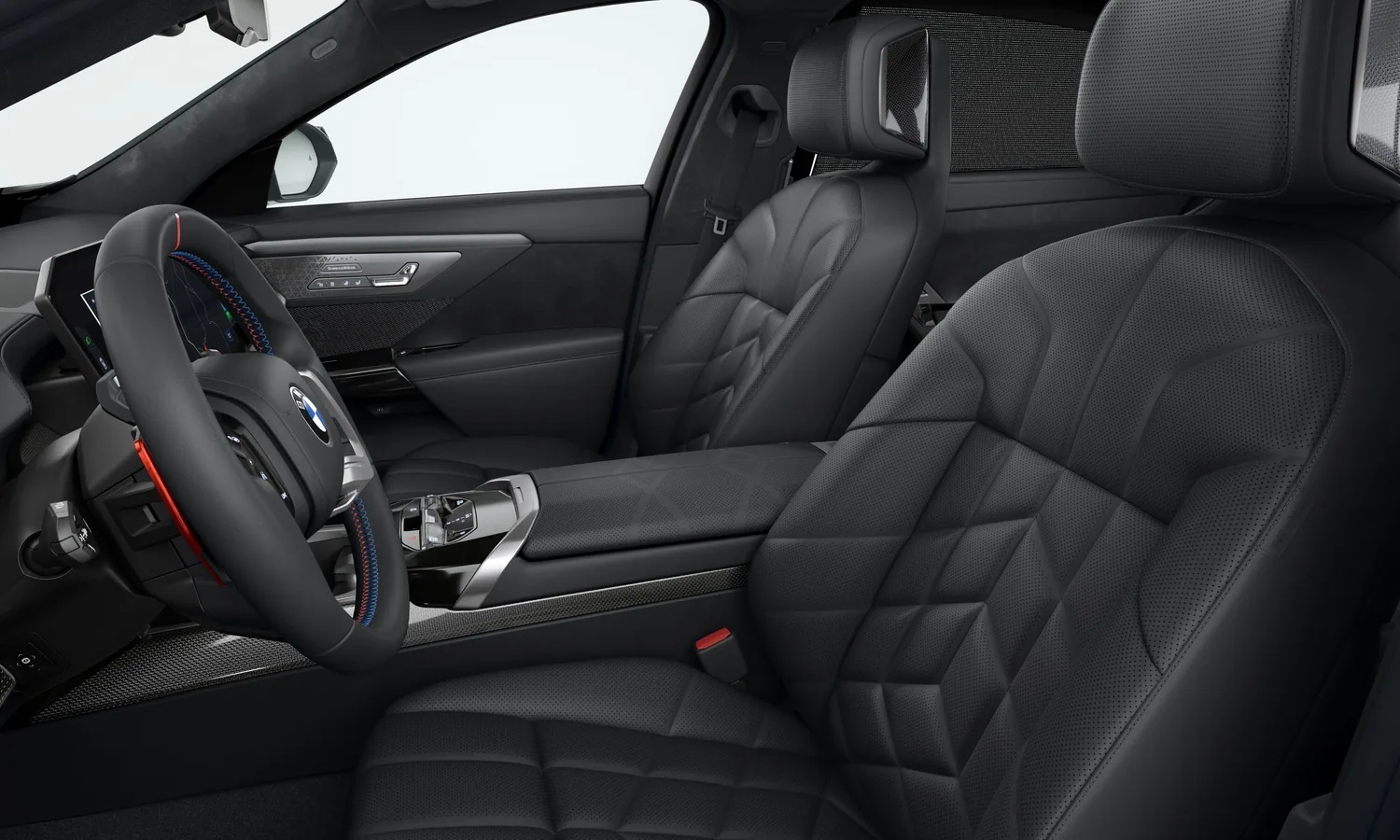 ห้องโดยสารตอนหน้าของ BMW M760e xDrive เบาะหนังสีดำและพวงมาลัยสปอร์ต