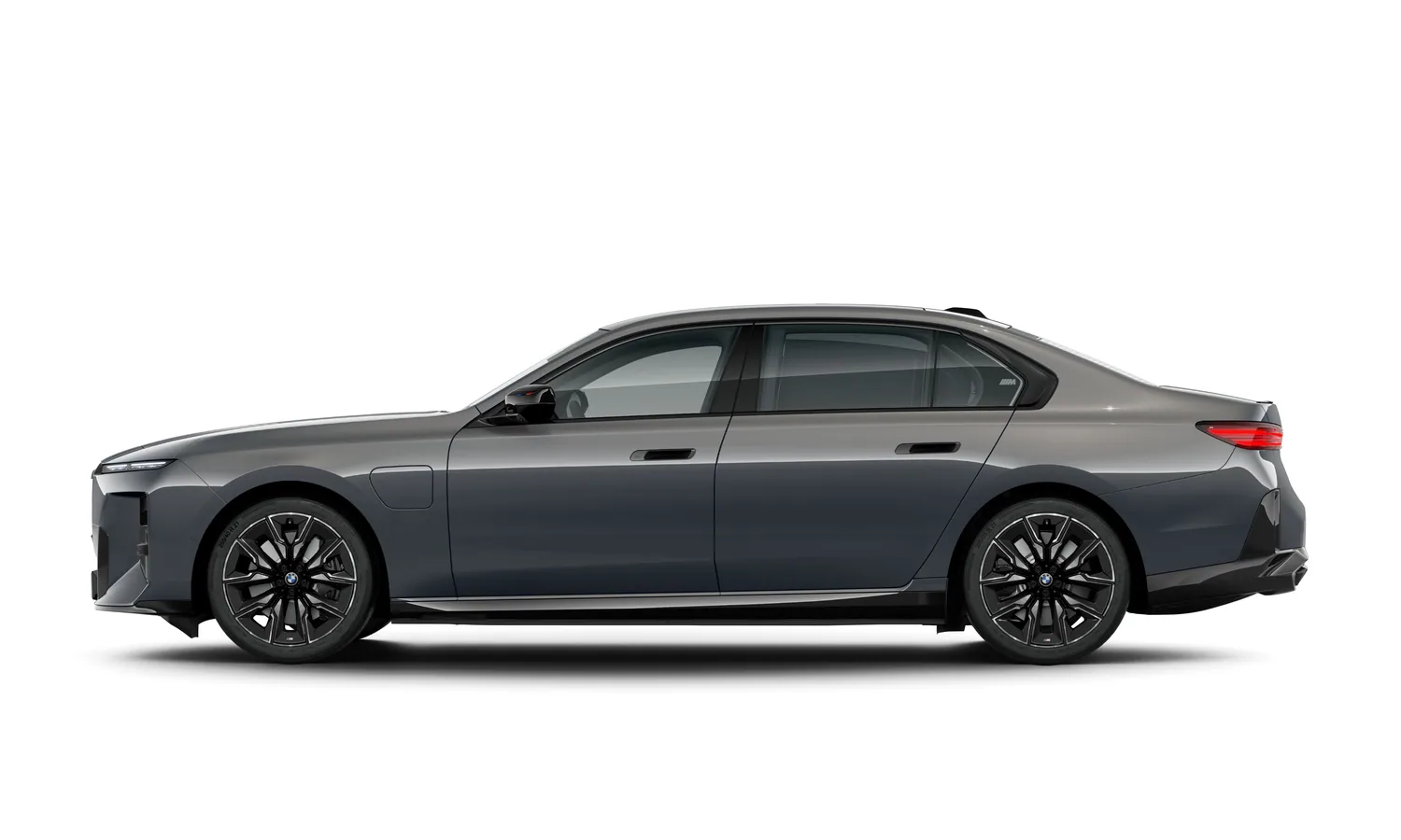 ด้านข้าง BMW M760e xDrive