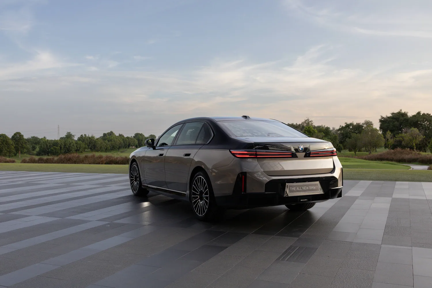 ด้านท้ายรถ BMW i7