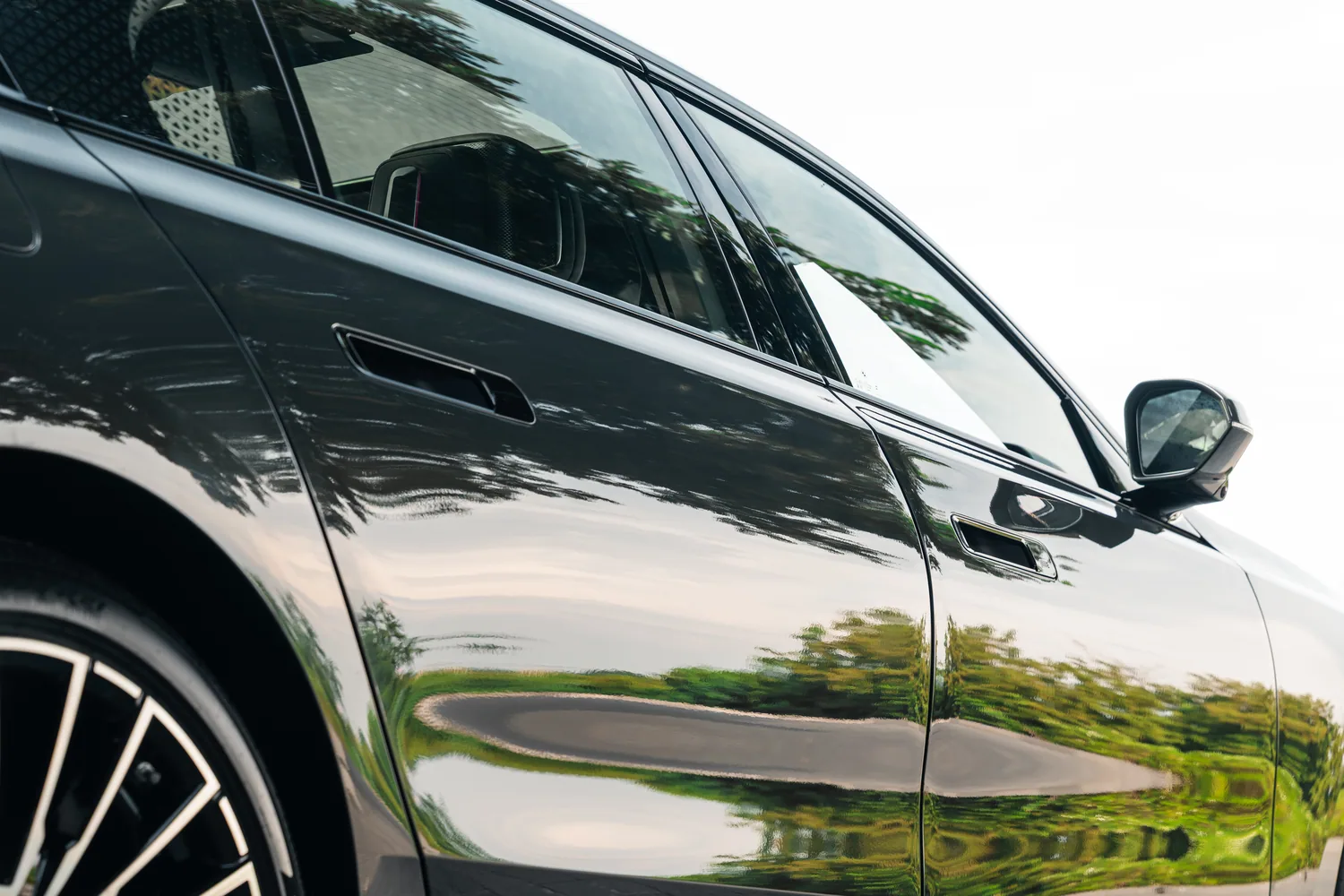 มือจับประตูและแนวด้านข้างตัวถัง BMW Series 7
