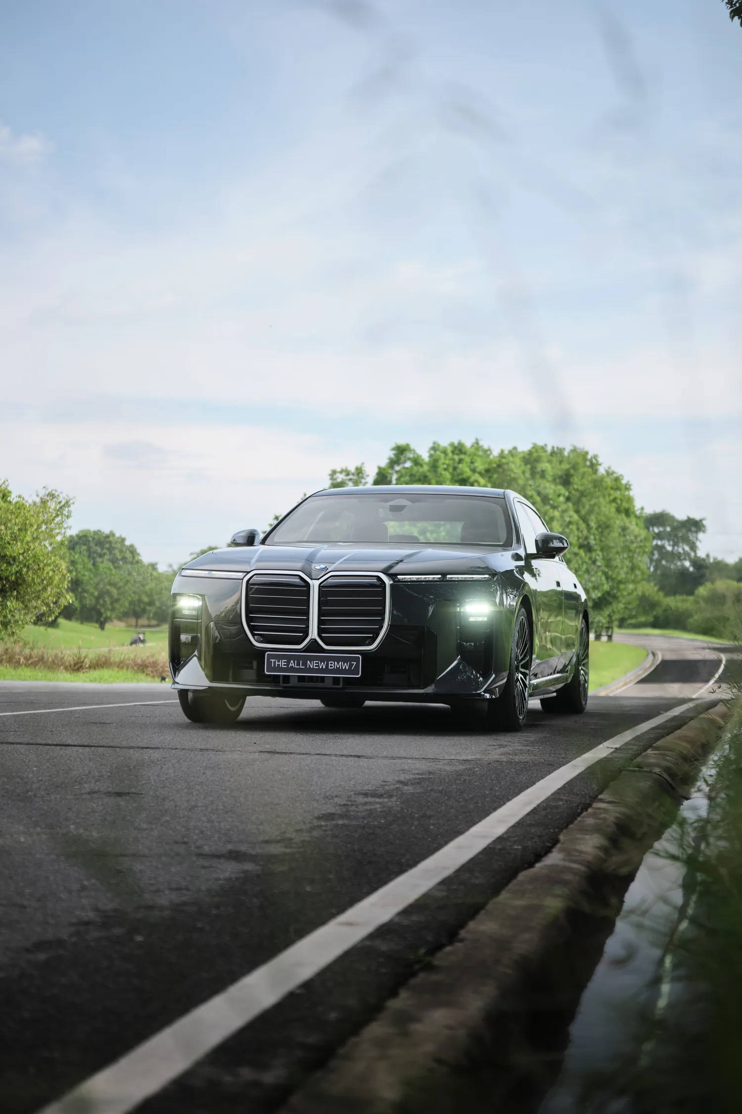 BMW Series 7 ใหม่ ด้านหน้ารถ