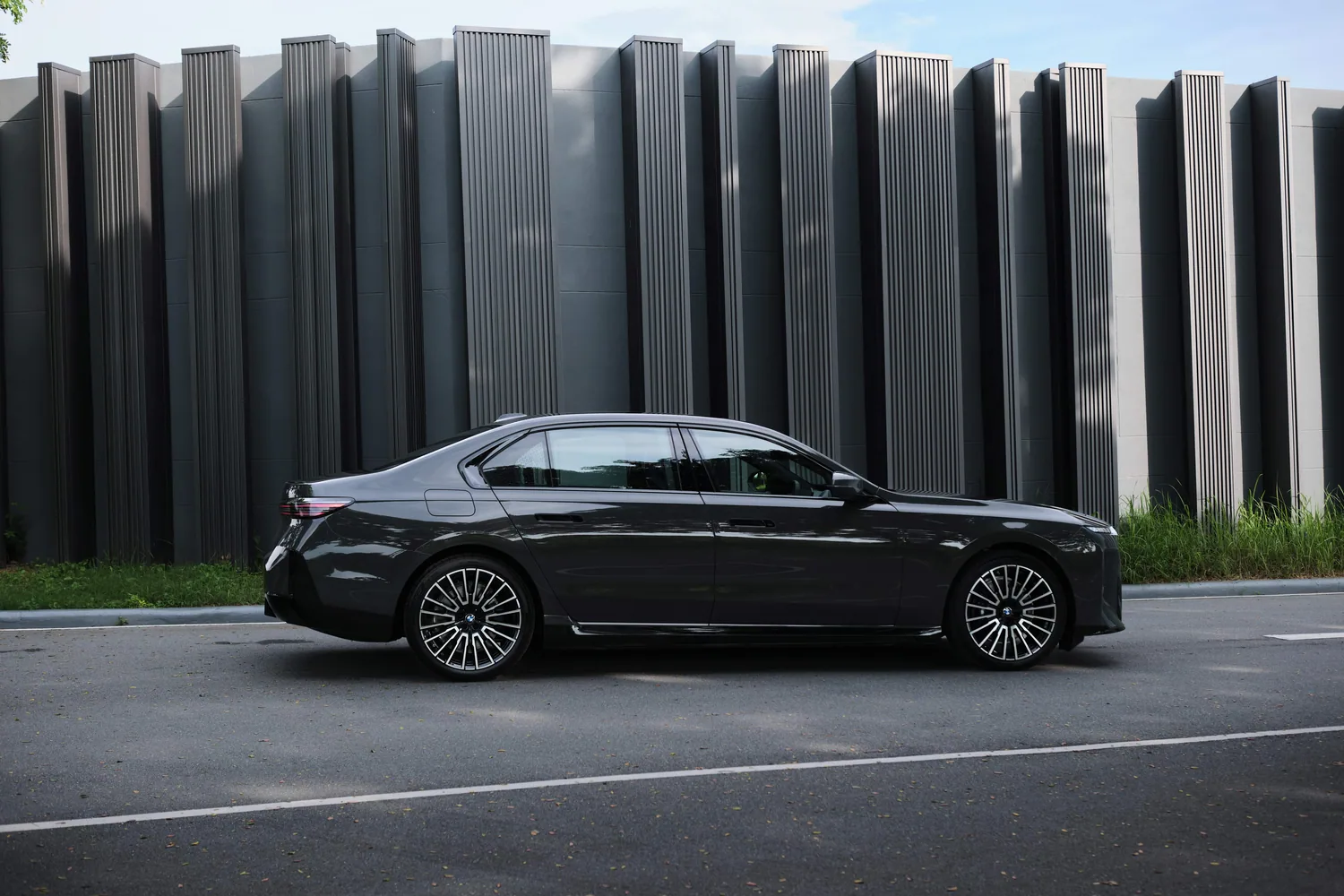 BMW Series 7 มุมมองด้านข้าง