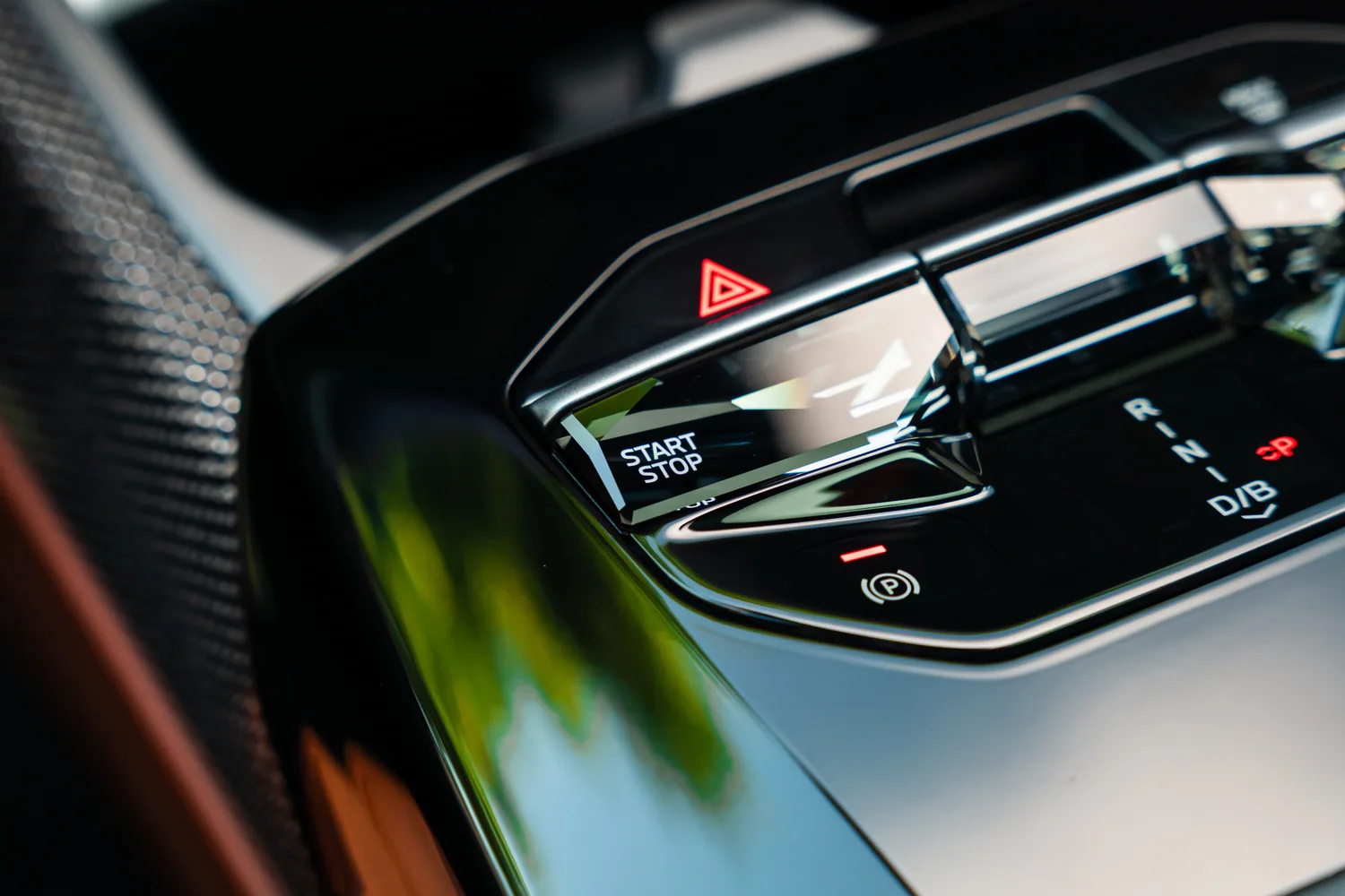 ปุ่มควบคุมและคันเกียร์คริสตัล BMW i7