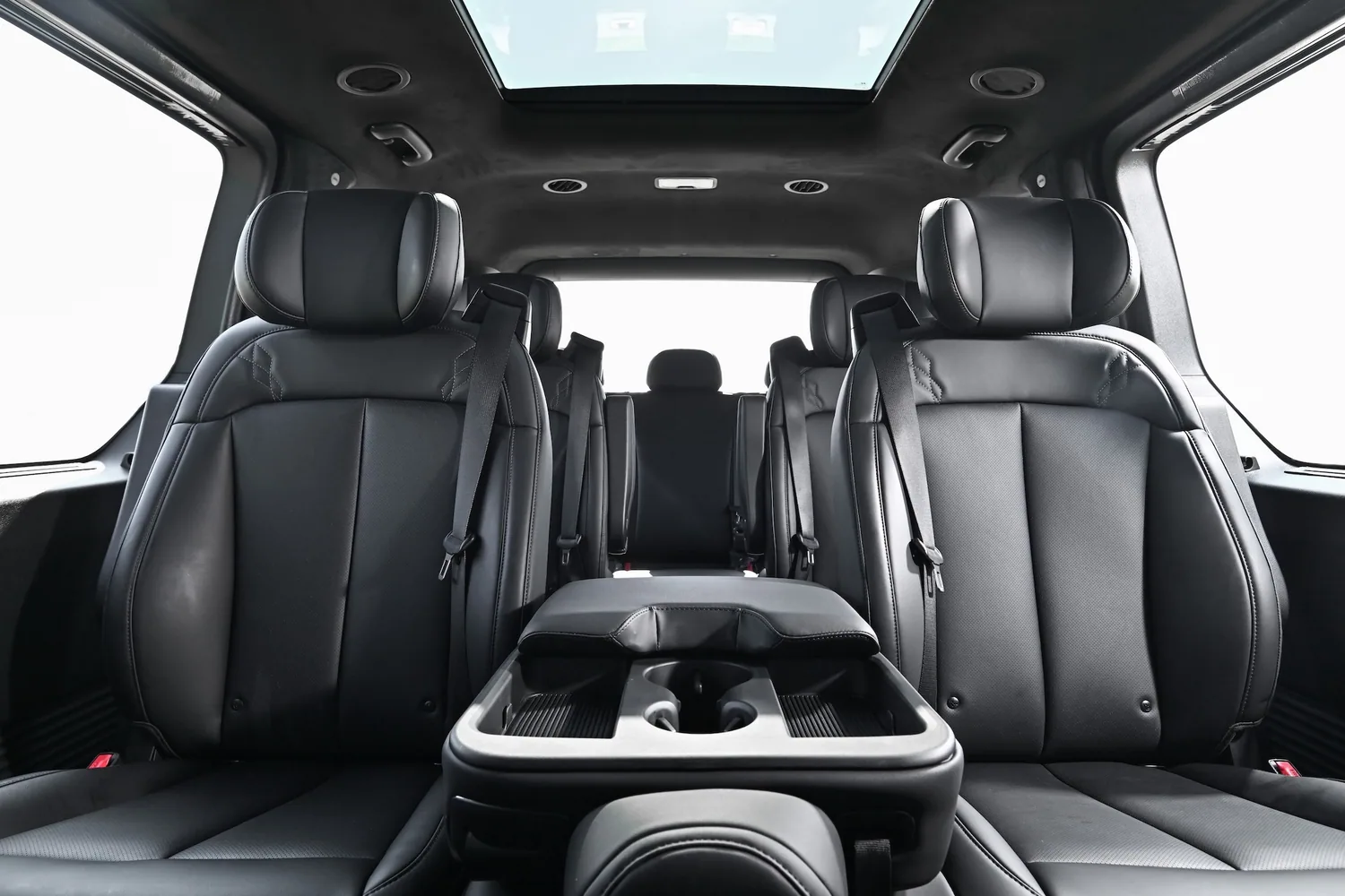 พื้นที่ห้องโดยสาร The new STARIA Hybrid