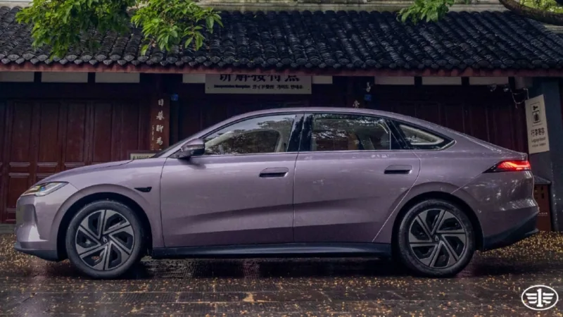 ด้านข้างตัวรถ Jetta M6