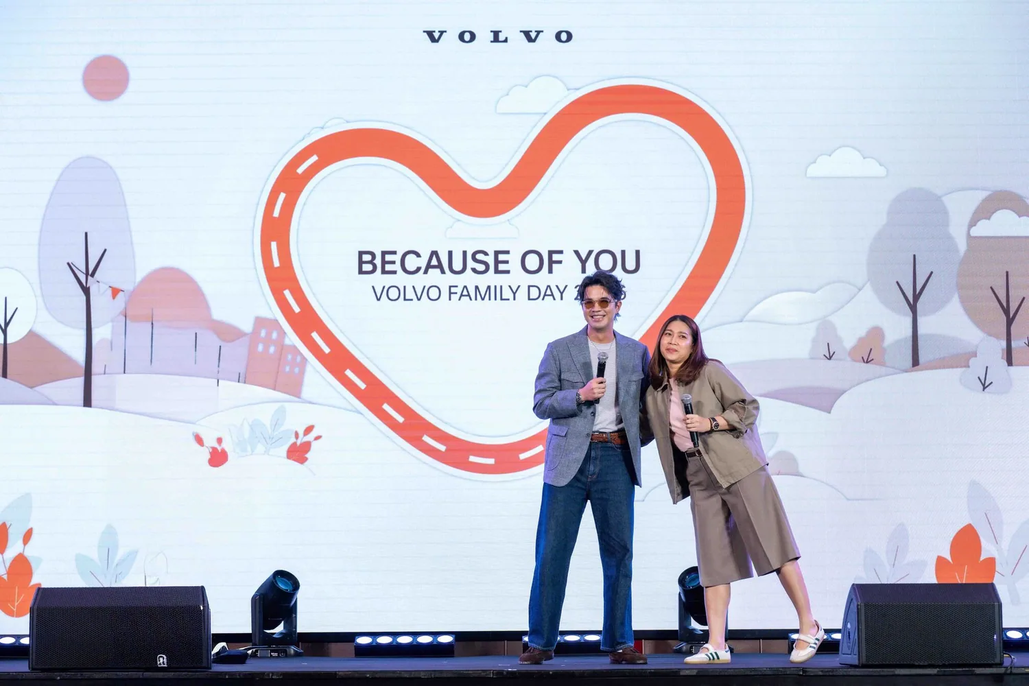 ว่าน ธนกฤต บนเวทีเปิดตัวบทเพลง Because of You