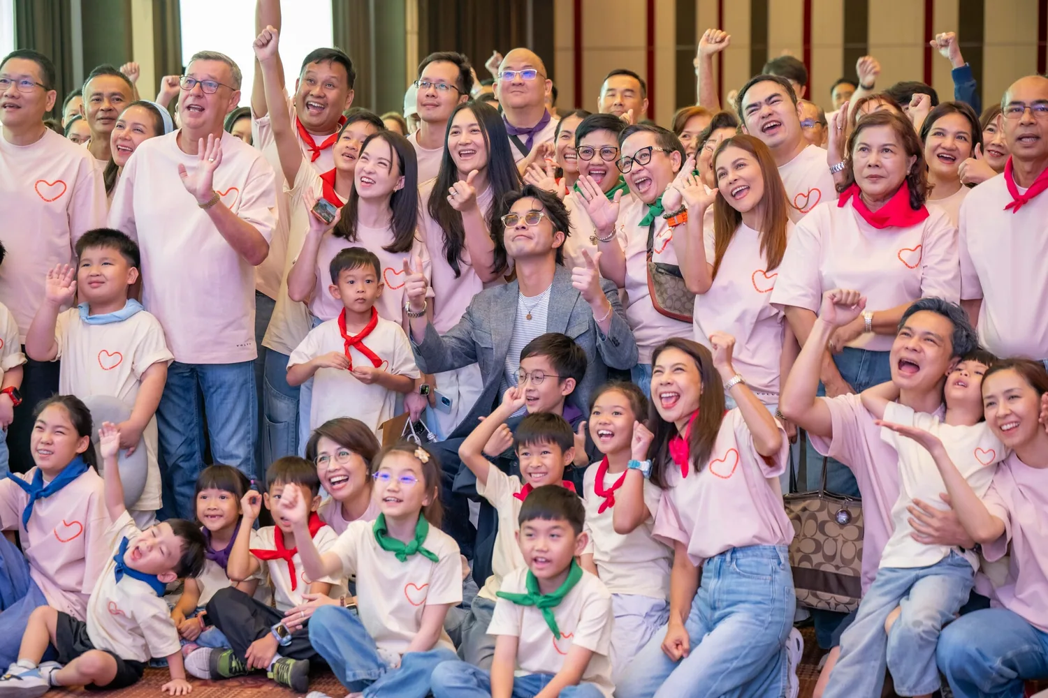 ภาพหมู่ลูกค้าร่วมกิจกรรม Volvo Family Day 2026