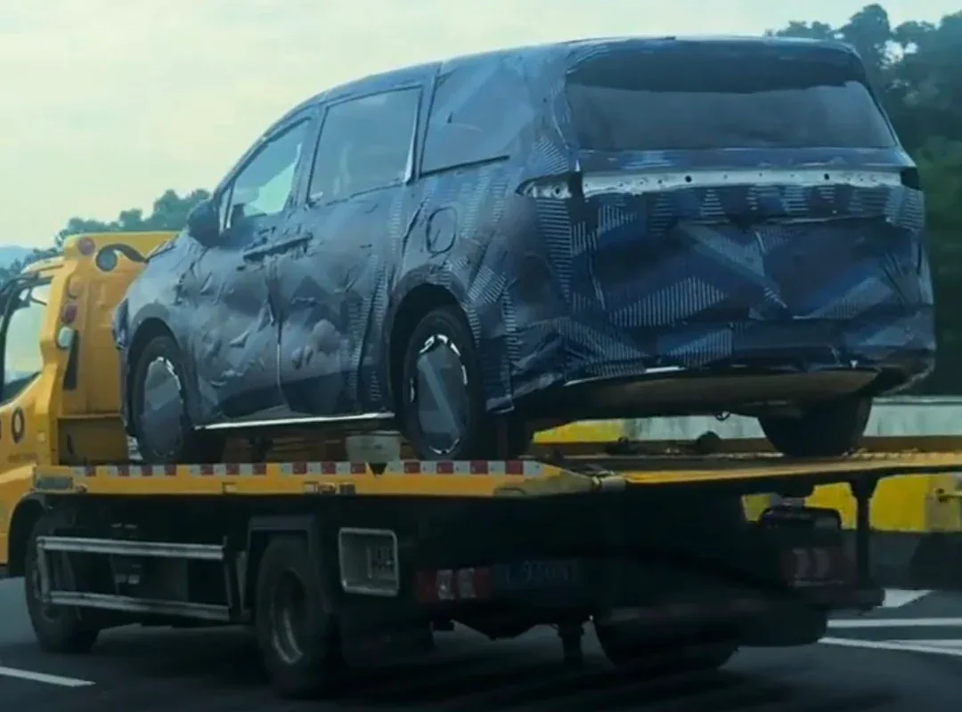รถ MPV ปริศนา BYD Ocean Series พรางตัวบนรถสไลด์
