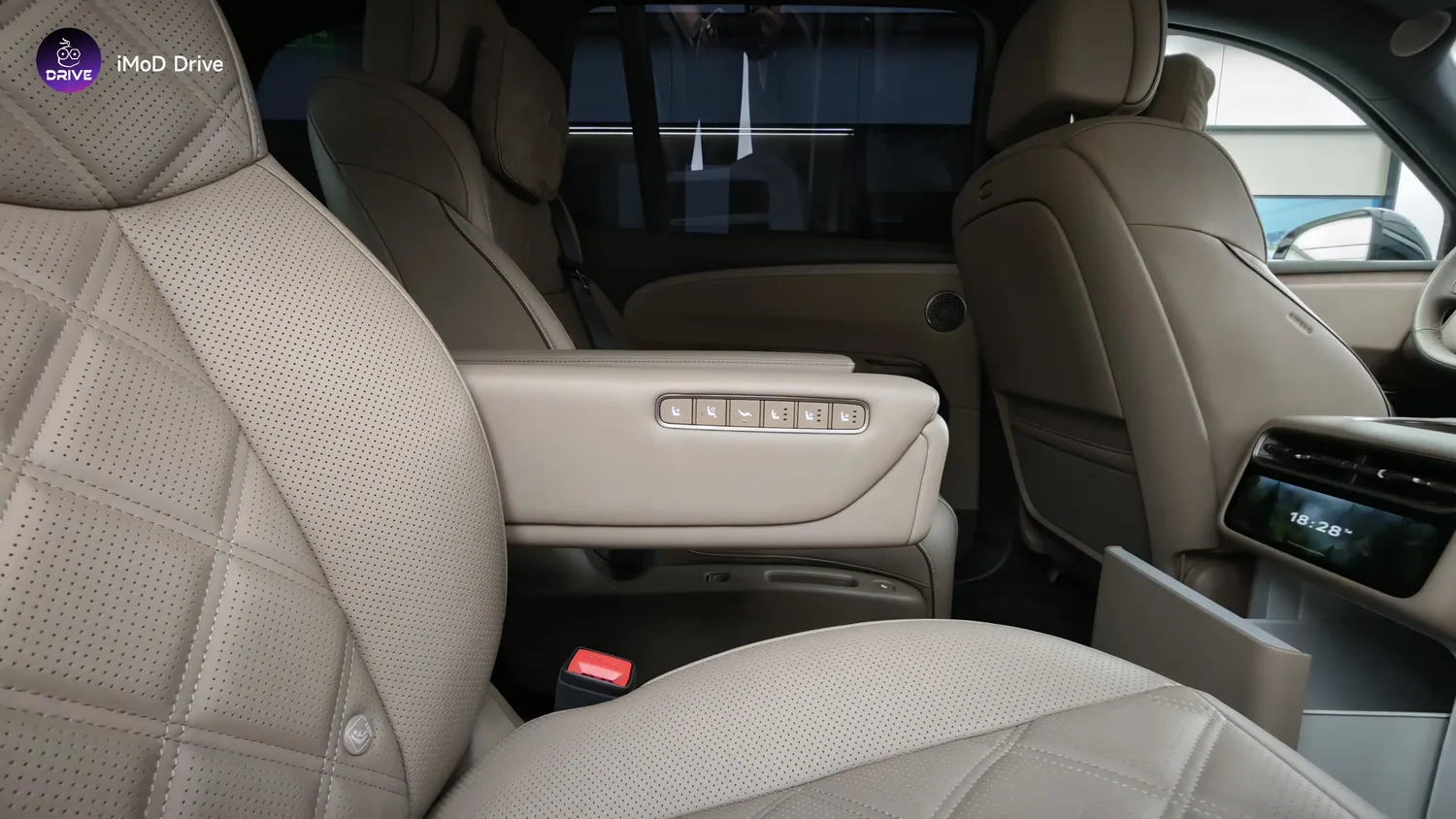 ปุ่มควบคุมเบาะนั่งบนที่วางแขน Li Auto L9 Livis