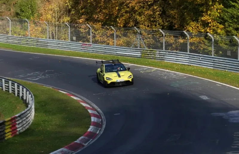สปายช็อต Xiaomi SU7 Ultra รุ่นปรับปรุงใหม่ ลุยสนาม Nürburgring ติดปีกหลัง Swan-neck ลุ้นท้าชิงสถิติ!